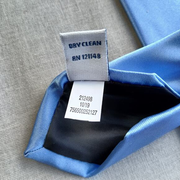 Croft & Barrow Light Blue Satin Necktie 60" L 2.5" W polyester - Picture 5 of 8